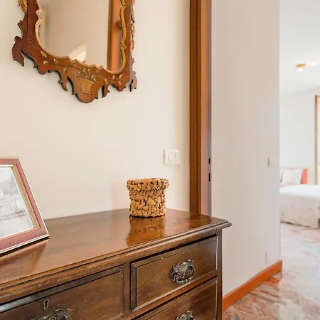 Piazza Cavour View - Bymyhomeincomo Apartmán
