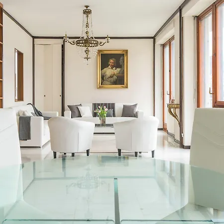 Piazza Cavour View - Bymyhomeincomo * קומו